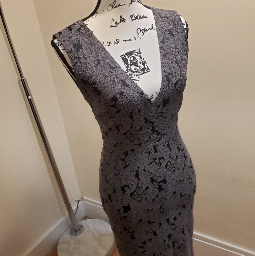 Limited Edition Alice + Olivia deep V cocktail dress